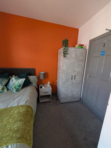 1 bedroom in a house share to rent - Photo 5