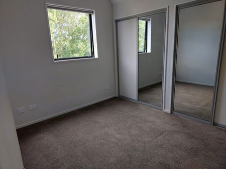2 Bedroom Townhouse in Phillipstown - Photo 2