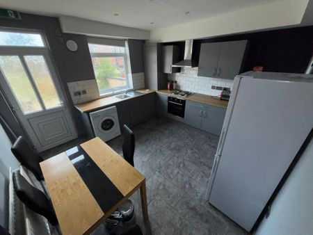 1 bedroom in a house share to rent - Photo 3