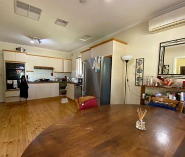 Bedford Park - Photo 6