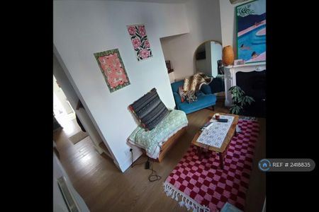 2 bedroom terraced house to rent - Photo 4