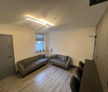 Room in a Shared House, Victoria Street, RG1 - Photo 2