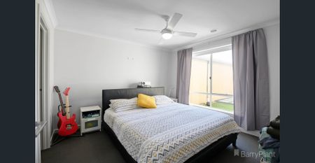 Modern Three-Bedroom Home in a Prime Officer Location - Photo 4