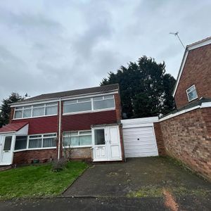 3 bedroom semi-detached house to rent - Photo 3