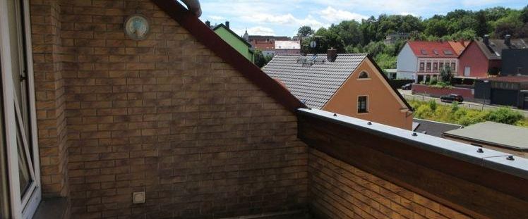 Tolle Dachgeschoss-Etagenwohnung mit Dachterrasse, Tageslichtbad, PKW-Stellplätze im Hof - Photo 1