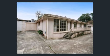 Charming 2-Bed Rent w/ Garage - Photo 5