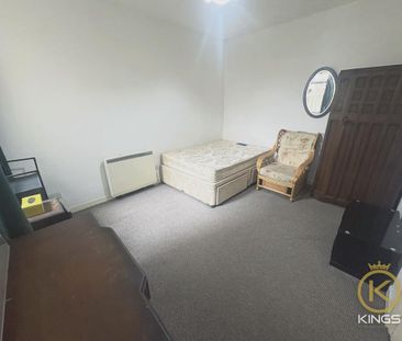 2 bedroom ground floor flat to rent - Photo 4