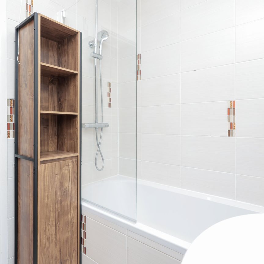 3 bed detached house to rent in Broadwater Avenue, Whitecliff, BH14 - Photo 1