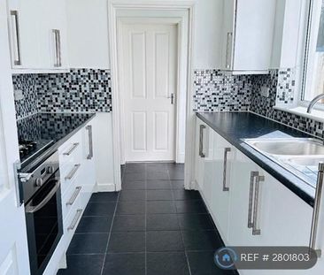 2 bedroom end of terrace house to rent - Photo 2