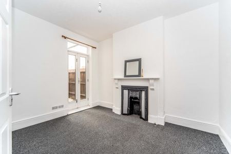 3 bedroom terraced house to rent - Photo 4