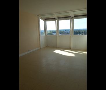 Location Appartement 4 pièces 68 m² Saint-Étienne-du-Rouvray - Photo 3