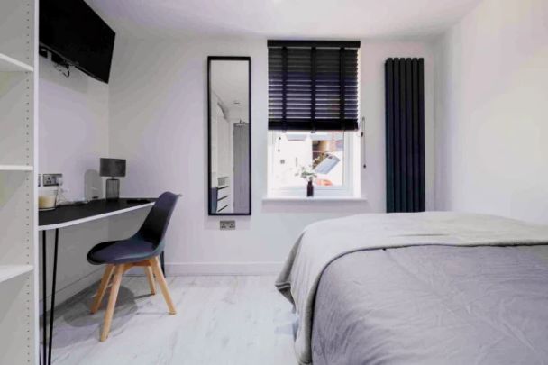 4 Beds 3 Baths - Photo 1