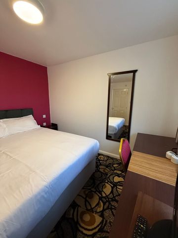 Room 203, SimplyStay Lincoln Road, Skegness, Lincolnshire, PE25 2EA - Photo 3