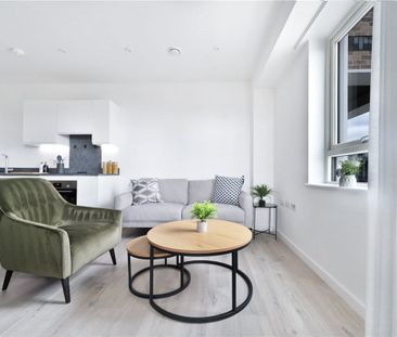 A chic one-bedroom apartment situated in Wallbrook Gardens, a stunn... - Photo 2