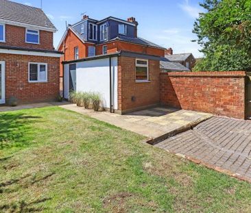 3 bedroom semi-detached house to rent - Photo 6