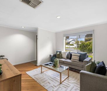 Beautiful, Light-Filled Single-Level Home at 20 Neville Street, Rin... - Photo 5