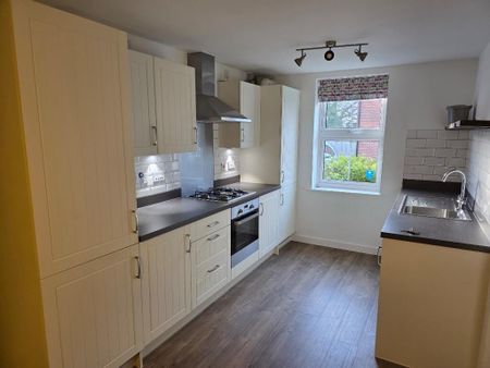 3 bedroom semi-detached house to rent - Photo 4