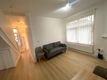 4 bedroom apartment to rent - Photo 3