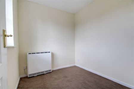 3 bed flat to rent in Knowles Close, West Drayton, UB7 - Photo 3