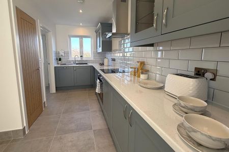 3 bedroom detached house to rent - Photo 2