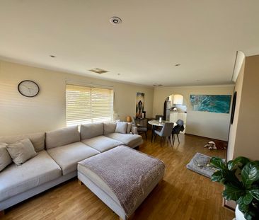 Scarborough - Photo 2