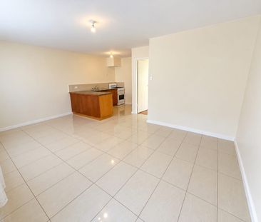 One Bedroom Apartment - prime location - Photo 2