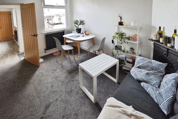 2 bedroom terraced house to rent - Photo 1