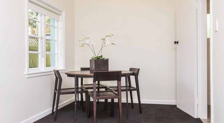 Historic Art Deco Apartment - Mount Eden (2 brms) - Photo 5