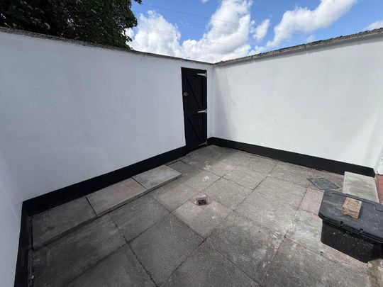 18 Bloomfield Crescent, Belfast, BT5 5AT - Photo 1