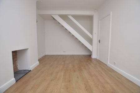 2 Bedroom Terraced House - Photo 2