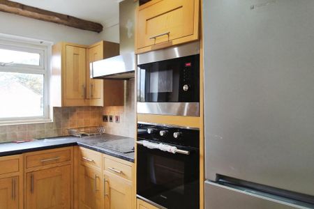 2 bedroom maisonette to rent - Photo 4