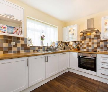 4 bedroom terraced house to rent - Photo 6