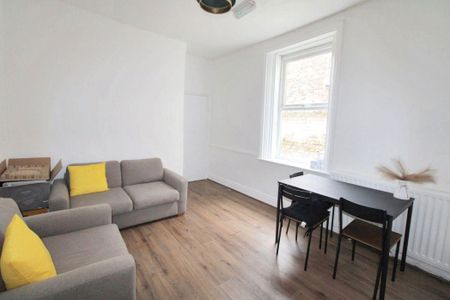 1 bed room to rent in NE6 - Photo 2