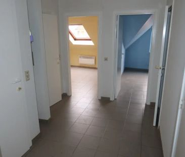 Gezellig dakappartement met 2 slk, terrasje en autostaanplaats - Photo 3