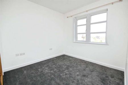 Elgin House, High Road, Chadwell Heath, Romford, RM6 - Photo 3