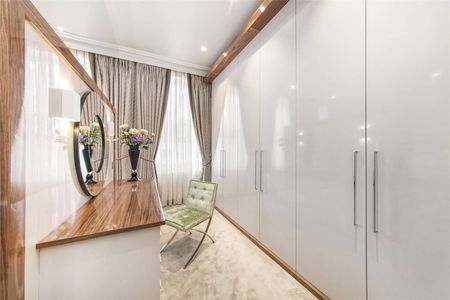 An exceptional and beautifully refurbished two bedroom apartment situated in Knightsbridge. - Photo 3