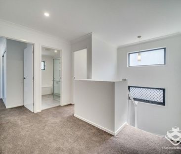 MODERN THREE BEDROOM TOWNHOUSE FOR RENT - Photo 6