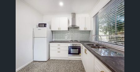 Stylish Renovated Studio in the Heart of Chermside – Minutes from Westfield! - Photo 4