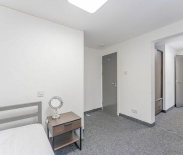 8 bedroom terraced house to rent - Photo 4