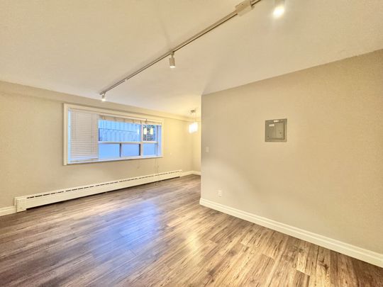 For Lease - 25 Paisley Boulevard Unit# Unit One, Mississauga, Ontario - Photo 1