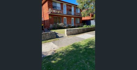 SMALL BLOCK OF 6 - GROUND FLOOR APARTMENT - Photo 3