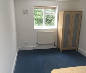 2 Bed Flat, Champion Road, SE26 - Photo 4