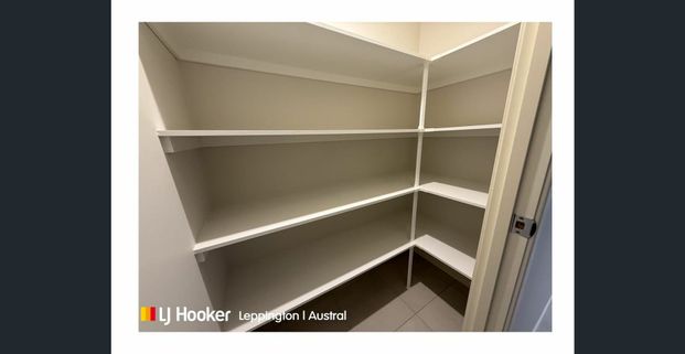 SLEEK & SPACIOUS MODERN HOME - Photo 1