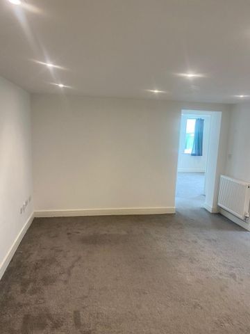2 bedroom ground floor flat to rent - Photo 2