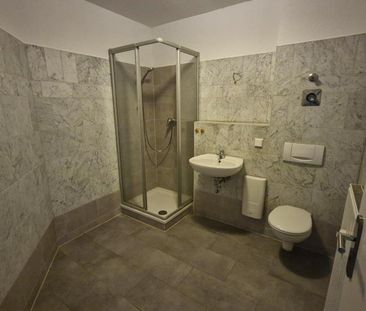 Frisch Renovierte 2 Raum Wohnung mit neuer Einbauküche in Stadfeld Ost - Photo 5