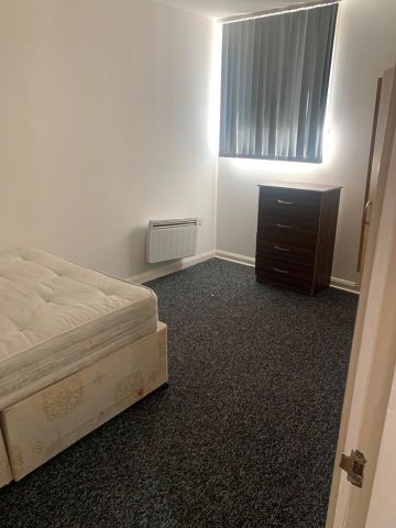 1 Bed Flat, Icon Building, IG1 - Photo 4