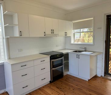 3 Bedroom Downstairs Flat - Photo 4