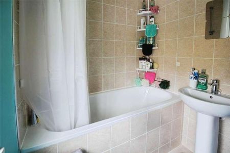 Latchetts Shaw, Kingswood, SS16 - Photo 4