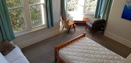 City Centre, 3 bedrooms - Photo 2