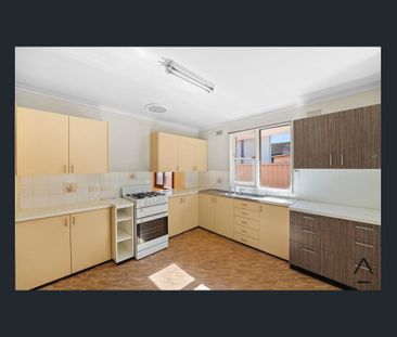 Family Home in Prime Location - Photo 4